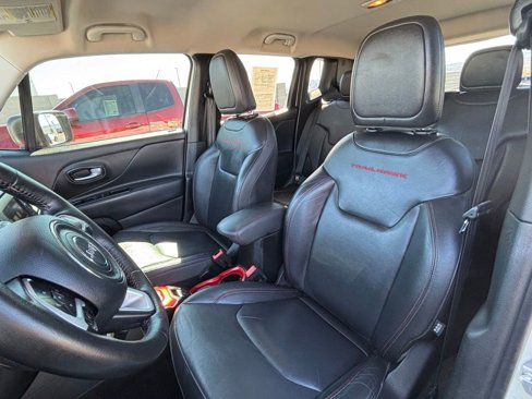 Used 2016 Jeep Renegade Trailhawk w/ Premium Trailhawk Package image 18