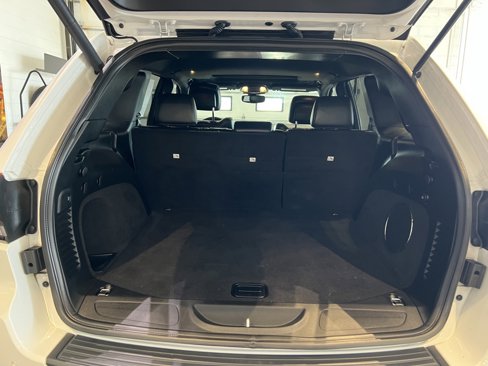 Used 2019 Jeep Grand Cherokee Altitude image 10