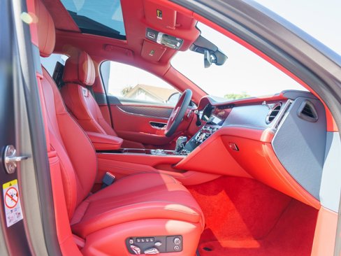Used 2024 Bentley Flying Spur V8 image 21