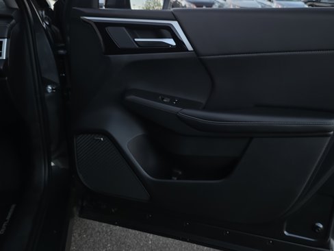 New 2025 Mitsubishi Outlander SE image 23