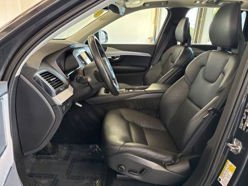Used 2022 Volvo XC90 T5 Momentum w/ Climate Package image 17
