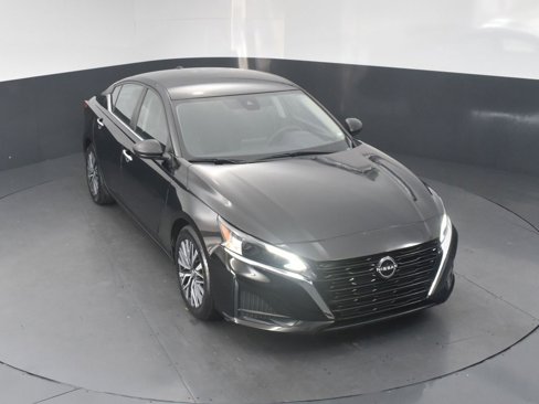 Used 2024 Nissan Altima 2.5 SV image 16
