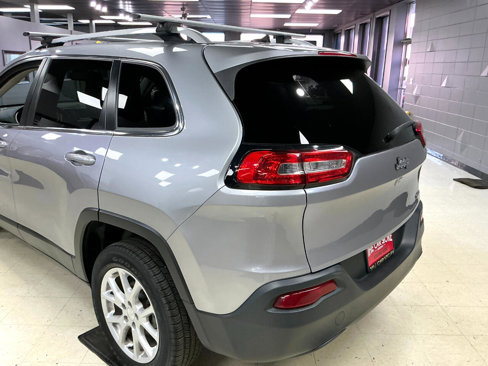 Used 2017 Jeep Cherokee Latitude image 32