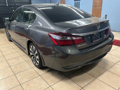 Used 2017 Honda Accord Touring image 3