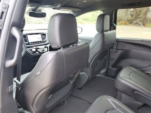 New 2025 Chrysler Pacifica Select image 12