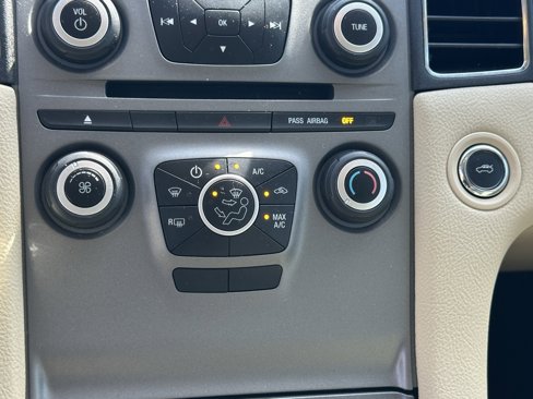 Used 2019 Ford Taurus SE image 25