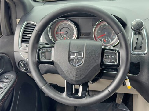 Used 2019 Dodge Grand Caravan SXT image 18