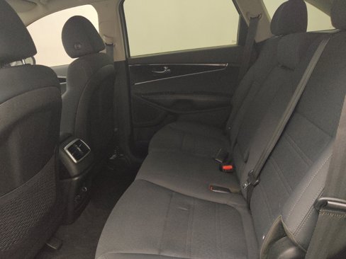 Used 2020 Kia Sorento LX image 18