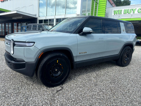 Used 2025 Rivian R1S Premium image 15