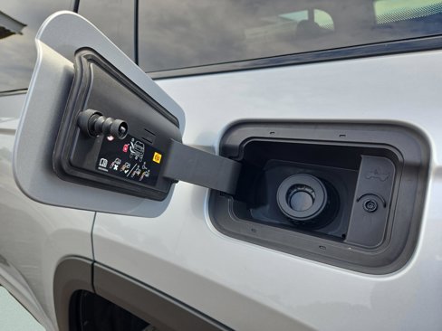 New 2025 Jeep Grand Cherokee L Laredo image 11