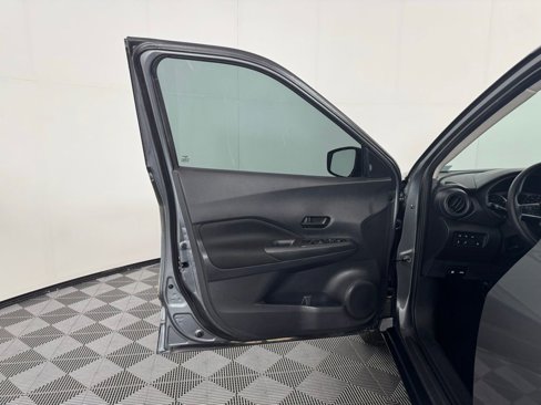Used 2022 Nissan Kicks S image 26