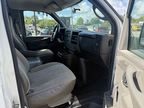 Used 2008 Chevrolet Express 2500 image 10