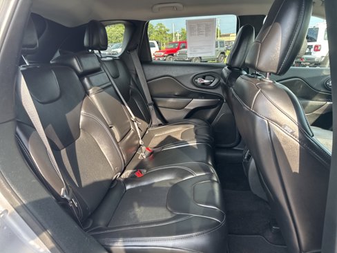 Used 2019 Jeep Cherokee Latitude Plus image 16