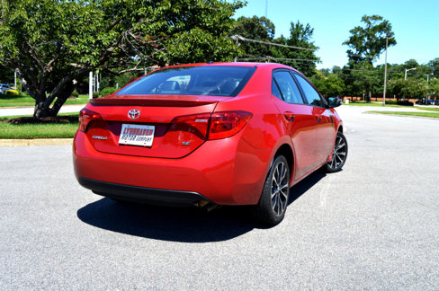 Used 2018 Toyota Corolla SE w/ SE Premium Package image 4