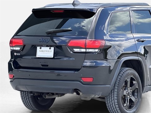 Used 2018 Jeep Grand Cherokee Laredo image 9