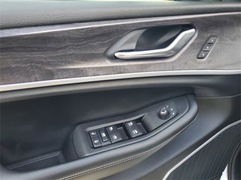 Used 2022 Jeep Grand Cherokee Limited image 19