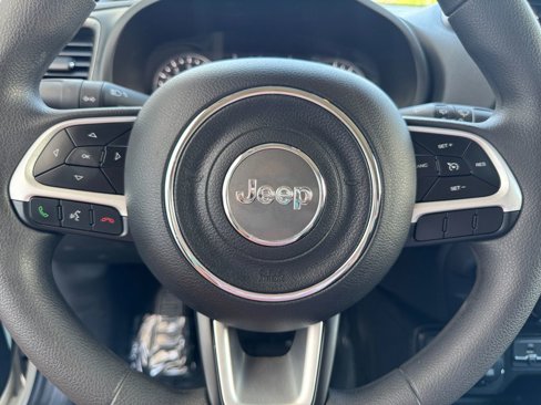 Used 2023 Jeep Renegade Latitude image 21