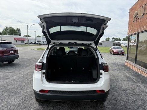 Used 2022 Jeep Compass Limited image 13