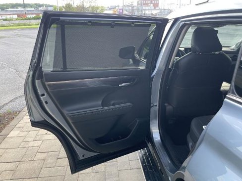 Used 2024 Toyota Highlander LE image 18