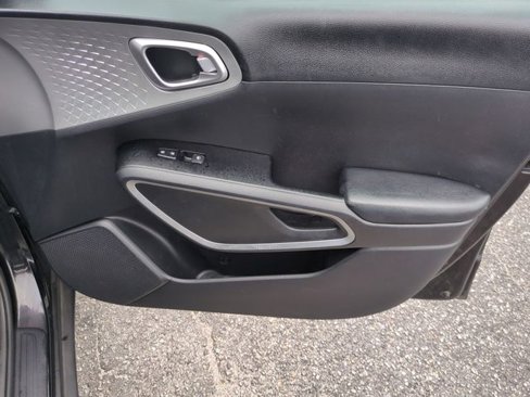 Used 2021 Kia Soul LX image 32