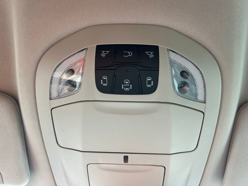 Used 2023 Chrysler Pacifica Touring-L image 28