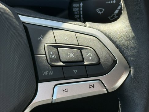 Certified 2022 Volkswagen Taos SE image 16