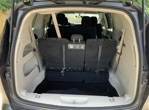Used 2020 Chrysler Voyager L image 17