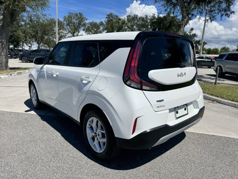 Certified 2025 Kia Soul LX w/ LX Technology Package image 6