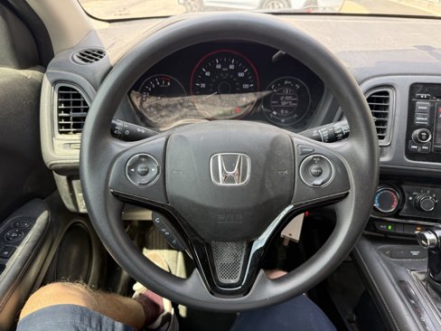 Used 2017 Honda HR-V LX image 11
