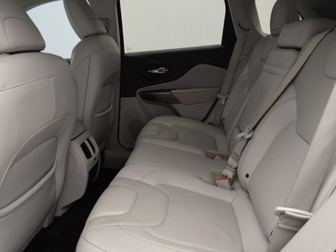 Used 2019 Jeep Cherokee Limited image 18