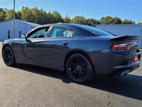 Used 2018 Dodge Charger SXT w/ Blacktop Package image 5