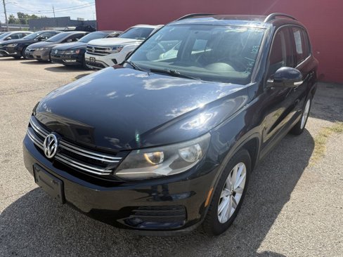 Used 2017 Volkswagen Tiguan S image 2