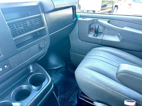 Used 2014 Chevrolet Express 2500 image 32
