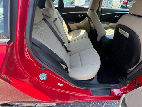 Used 2013 Hyundai Elantra GT w/ Touch & Go Pkg image 18