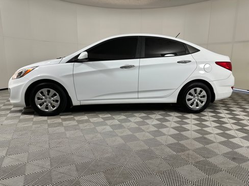 Used 2017 Hyundai Accent SE image 2