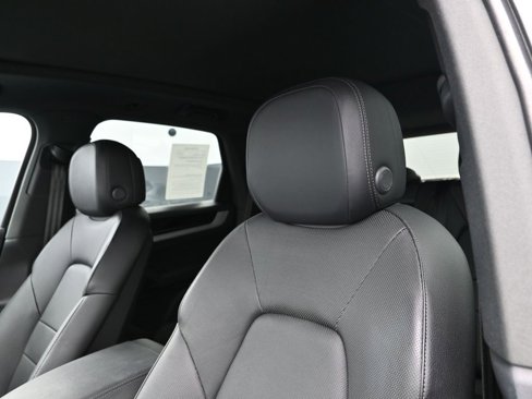 Used 2024 Porsche Cayenne image 16