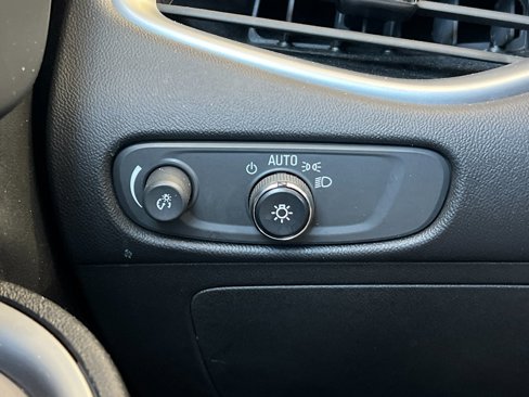 Used 2022 Chevrolet Malibu LT image 30