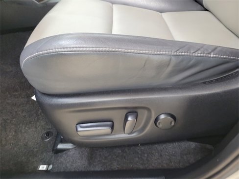 Used 2015 Toyota RAV4 Limited image 16