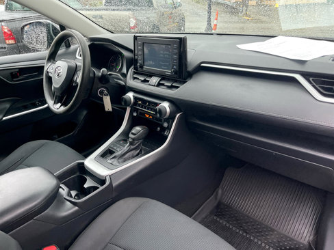 Used 2021 Toyota RAV4 LE image 19
