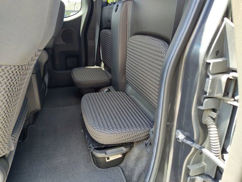 Used 2010 Nissan Frontier SE w/ SE Value Truck Pkg image 12