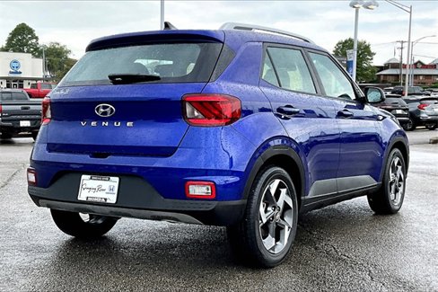 Used 2022 Hyundai Venue SEL image 2