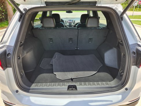 Used 2023 Chevrolet Equinox RS w/ RS Leather Package image 12