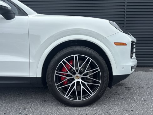 Certified 2024 Porsche Cayenne S image 9