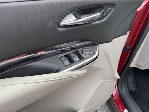 Certified 2021 Cadillac XT4 Luxury w/ Cold Weather Package image 11
