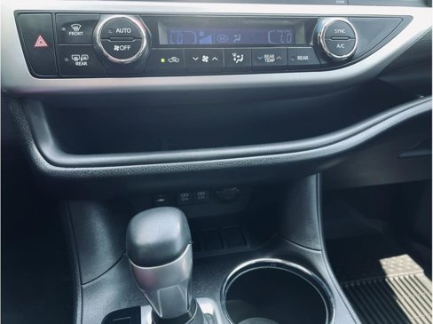 Used 2019 Toyota Highlander SE image 36