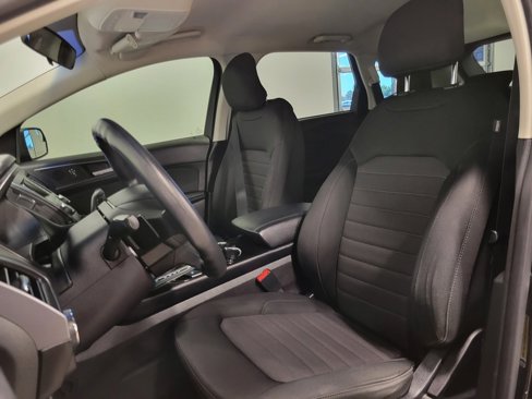 Used 2017 Ford Edge SE image 9