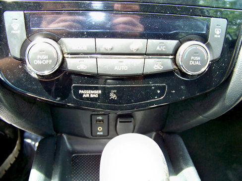 Used 2015 Nissan Rogue SV image 22