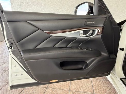 Used 2016 INFINITI Q70 L 3.7 w/ Technology Package image 19