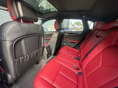 Used 2025 Porsche Macan image 29