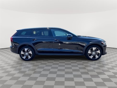 Certified 2024 Volvo V60 B5 Cross Country Plus image 5